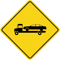 Gelbes Schild mit Fahrzeugtransport